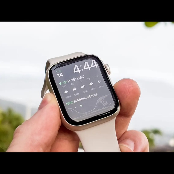 APPLE WATCH SE - Picture 1 of 1